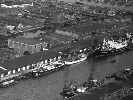 Loodsen Thomsen's Havenbedrijf aan Lekhaven, 1955