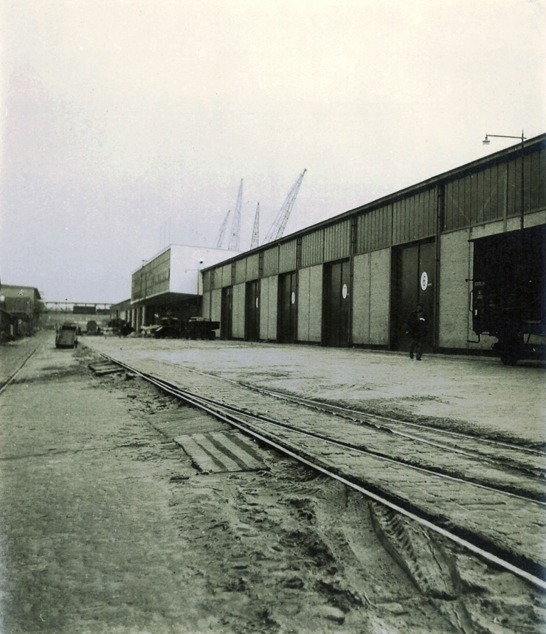 Loods Argentinië en poortgebouw, 1948