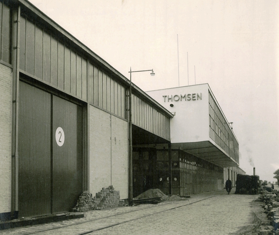 Poortgebouw en loodsen, 1948