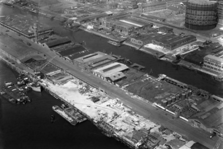 Bouwlocatie poortgebouw Thomsen's Havenbedrijf, ca. 1945