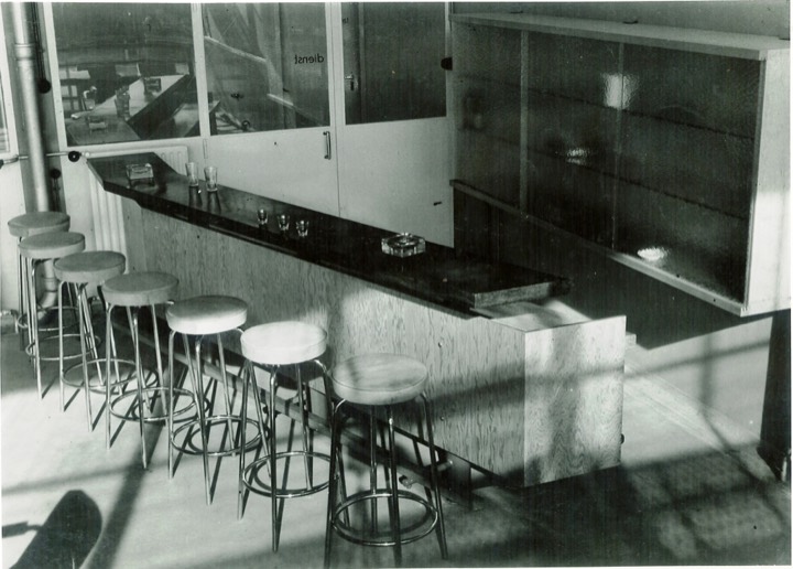 Bar in wachtruimte passagiers, 1949