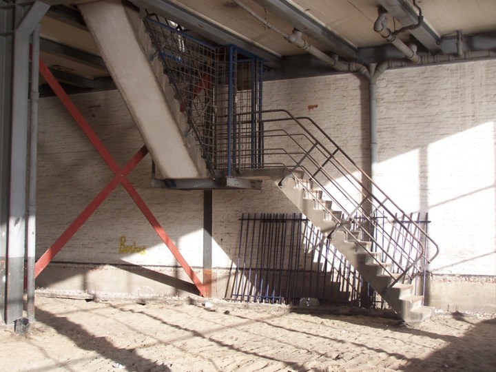 Trap naar ruimtes inspecteurs en bazen, 2004